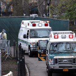 В США за сутки 1904 человека умерли от коронавируса