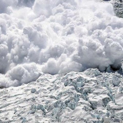 Сак болуңуздар! Республиканын тоолуу жолдорунда кар көчкү түшүшү күтүлөт