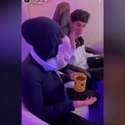 ВИДЕО- Блогер аялы менен уулуна 