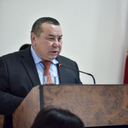 Балбак Түлөбаев: Сиздер башка жардамга муктаж элдин акысын жеп атасыздар