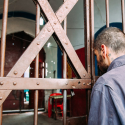 Абактагыларды бошотуу - тынчтыкка жетүүдөгү «маанилүү кадамбы»?