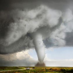 ВИДЕО - Дүйнө жүзүнө жаратылыш каарын салып атабы? АКШдагы торнадо