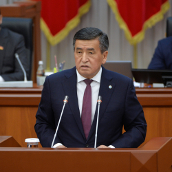 Сооронбай Жээнбеков: Учурдагы кыйынчылыкка карабай, экономиканы сактап калуу боюнча бардык иш-чаралар аткарылат