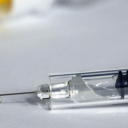 В Китае санкционировано проведение клинических испытаний еще одной вакцины от коронавируса