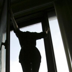 Бишкекте аял өз жанын кыюуга аракет кылган