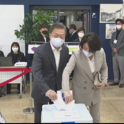 Коронавируска карабай Түштүк Кореяда парламенттик шайлоо өтүп жатат