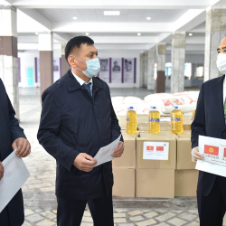 Кыргызстандагы Кытай ишкерлеринин ассоциациясы калктын аярлуу катмарына жардам берди
