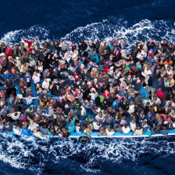 Кыргыз бийлиги чет жактагы жарандарын алып келиш үчүн автобус жөнөттү