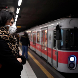 Пандемия унесла жизни более 154 000 человек по всему миру