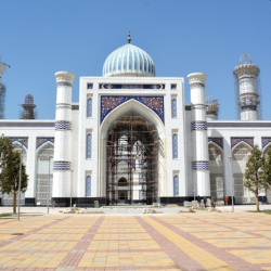 Коронавирус катталбаган Тажикстанда мечиттерде намаз окууга тыюу салынды