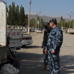 ИИМ: Баткен облусунун чек арага чектеш аймактарында илдетти алдын алууда милиция кызматкерлери күчөтүлгөн тартипте иш алып барууда