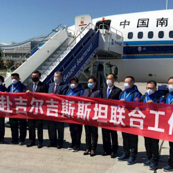 Кыргызстанга Кытайдан медициналык кызматкерлердин тобу келди