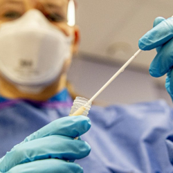 Улуу Британияда коронавируска каршы вакцинанын клиникалык сыноосу башталды