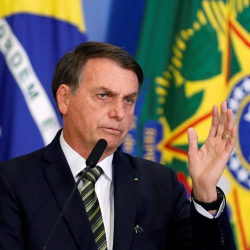 Коронавирустан өлгөндөрдүн саны боюнча Кытайдан ашып кеткен өлкөнүн президенти сыйкырчы эместигин айтты