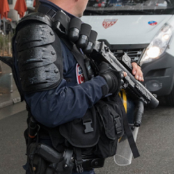 Францияда чечендер эмигранттарды өлтүрүштү. Каза болгондордун ичинде коопсуздук кызматкерлери да бар