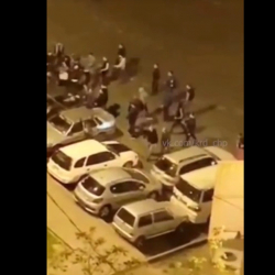 ВИДЕО-Унаа токтотуучу жайда массалык мушташ чыгып, ок атылды