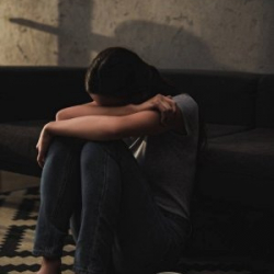 ВИДЕО- Жардам сураган 3 баланын апасына эркектер чалып, төшөккө барсаң жардам көрсөтөбүз деп айтышкан