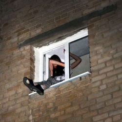 ВИДЕО- Чүйдө жигити кызды кызганып, балкондон ыргытып жиберген