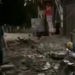 ВИДЕО - Землетрясение в Китае унесло жизни четырех человек