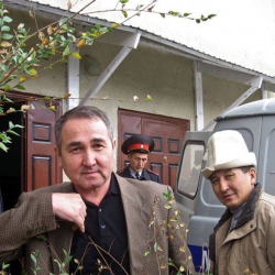 Уран Рыскулов: “Атамбаевдин тарапташтарынын Жээнбеков менен Матраимовду кетиребиз дегени күлкүнү келтирет”