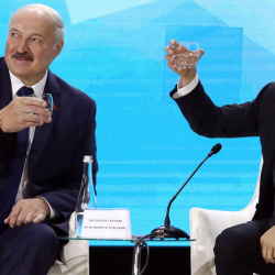 Зеленский Лукашенкого белек берди