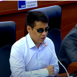 Дастан Бекешов: “Соловьев булбулдай сайрап, Кыргызстанды “согуп” жатса, биздикилер каналды каржылап жатат”