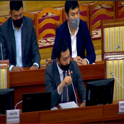 Маданият министри Азамат Жаманкулов ыплас аракеттер теледен көрсөтүлүп жатканын моюндады