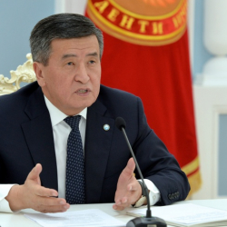 Алмазбек Атамбаев мамлекет башчысы Сооронбай Жээнбековдун оппоненти беле?