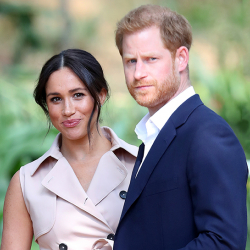 Жакында эле атасынан акча сураган ханзаада жубайы менен кымбат баага кароол кызматын жалдады