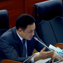 Аалы Карашев укук коргоо органынын кызматкерлеринин кошумча айлык маселесин тез арада чечип берүүнү талап кылды