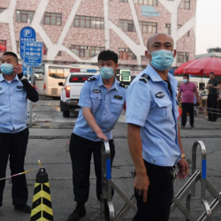 Кытайда COVID-19 жуктургандар кайра көбөйүүдө