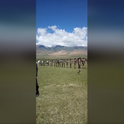 ВИДЕО - Нарындагы кырдаалды жөнгө салуу үчүн ОМОНдор барыштыбы? Милициянын жообу