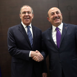 Сергей Лавров менен Мевлүт Чавушоглу телефон аркылуу сүйлөшүштү