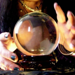 Света Тойгонбаева, төлгөчү: “Эки атка минер кызматтан кетип, бирине кылмыш иши козголот”