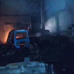 СҮРӨТ - Жалал-Абадда темир сактоочу кампа күйүп кетти