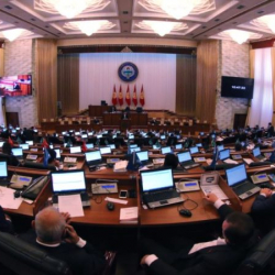 Бүгүн Жогорку Кеңештин алдында экинчи окууда карала турган мыйзам долбооруна каршы митинг өтөт