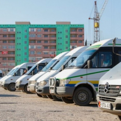 Бишкектеги микроавтобустун айдоочулары пандемияга байланыштуу жол кирени 20 сомго көтөрүүнү суранышууда