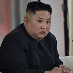 СҮРӨТ - Ким Чен Ын аялынын порнобаракчаларына ачууланды