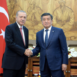 Сооронбай Жээнбеков Түркия Президенти Режеп Тайип Эрдоган менен сүйлөштү