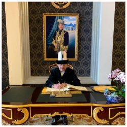 Азимбек Бекназаров парламенттик шайлоону ким чече тургандыгын каттуу айтты