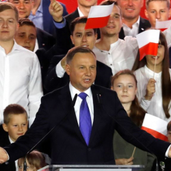 Польшада президент Дуда экинчи мөөнөткө шайланды