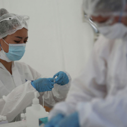 Кытайда коронавирустун вакцинасын чыгаруучу завод курулуп жатат