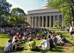 АКШнын бийлиги чет элдик студенттердин визасын жокко чыгаруудан баш тартты