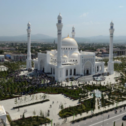 Түркмөнстанда коронавирус расмий түрдө жок, бирок мечиттер жабылды