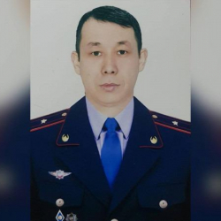 Милиция кызматкери бачабазды кармоо үчүн 13-кабаттан секирди