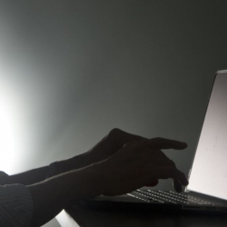 АКШ украиналык хакерлерди кармоого сыйлык жарыялады