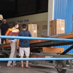 Бишкекке коронавирус инфекциясын дарылоого колдонулуучу дарылар алып келинди