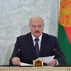 Лукашенко коронавируска кабылганын ачыктап, ооруну кандай өткөргөнүн айтып берди