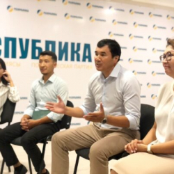 Узарбек Жылкыбаев Парламенттик шайлоого “Республика” партиясынын тизмеси менен бараарын айтты