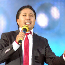 Съездбек Искеналиев, ырчы: “Үгүт ишине катышпасак да, буюрса жаран катары добушубузду беребиз”